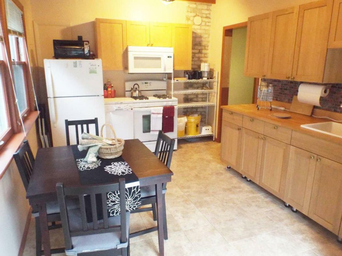 Comfortable 3 Bedroom Craftsman Bungalow In Milwaukee'S Bay View Neighborhood Exterior foto